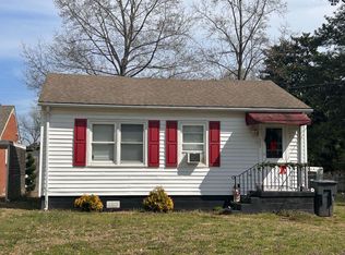 221 Virginia Ave, Wakefield, VA