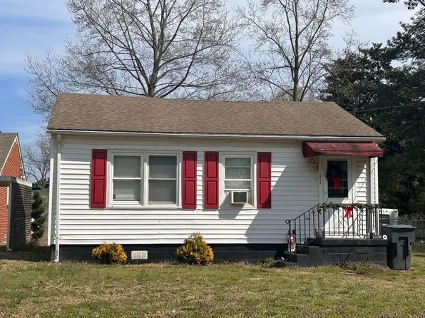 221 Virginia Ave, Wakefield, VA 23888