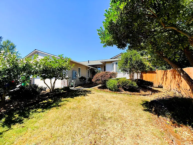 3022 Russell Way #B — Photo 2