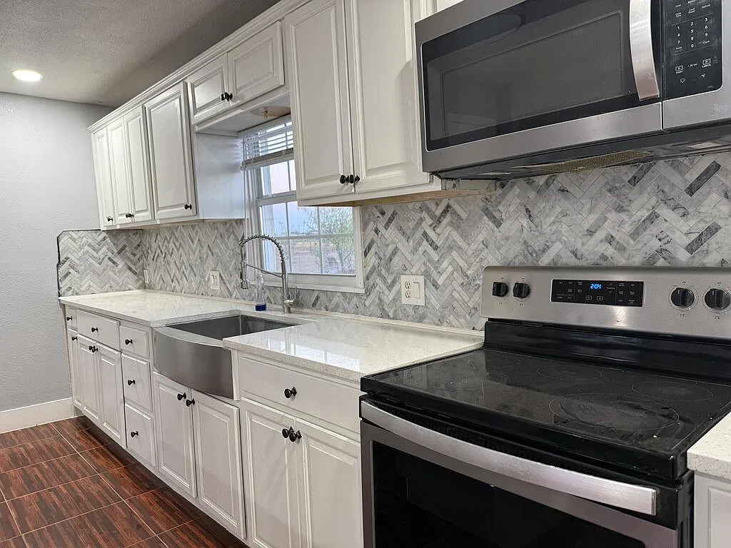 4 bed, 2.0 bath, 1944 sqft, $2,400 — Photo 3
