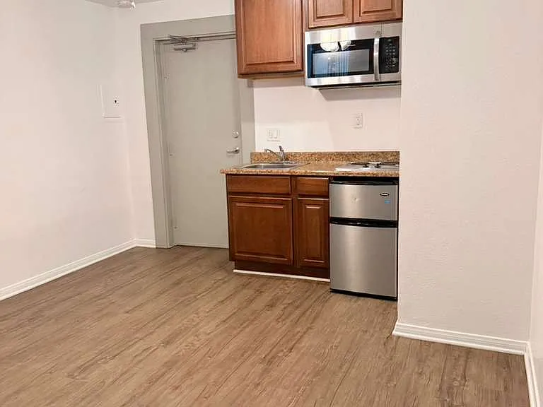 Virgil Apartments — Photo 5