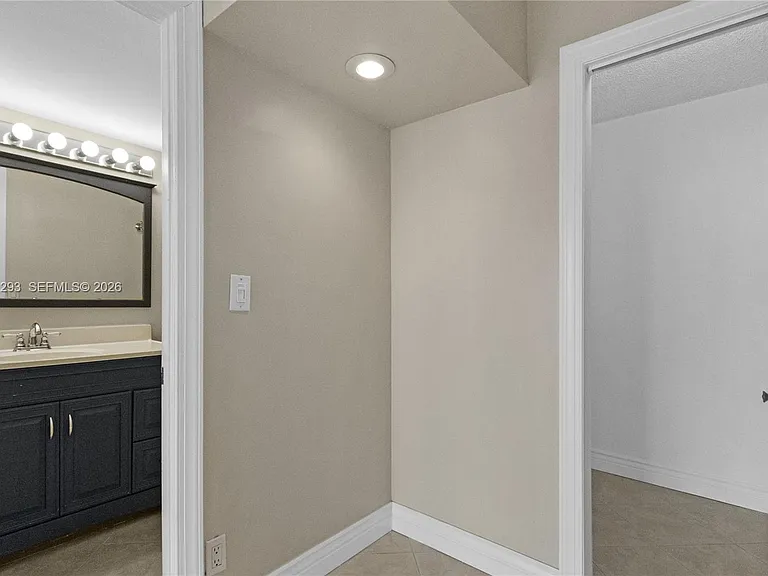 200 Leslie Dr #902 — Photo 20
