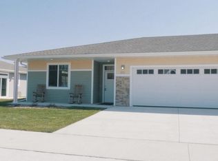 812 Parkside Ln, Charles City, IA 50616
