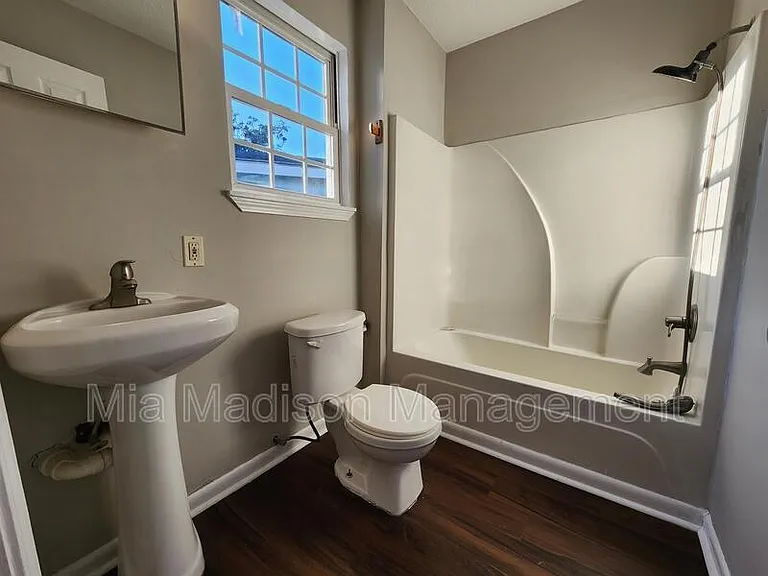 620 W Anderson Ln — Photo 13