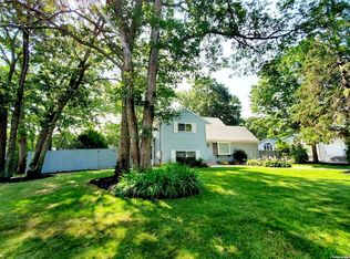 79 Greenhaven Dr, Pt Jefferson Station, NY 11776