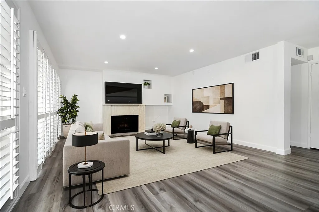 3 bed, 1681 sqft, $4,200 — Photo 2