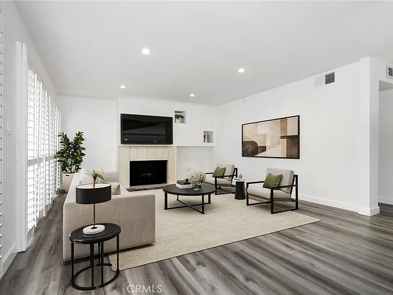 5255 Coldwater Canyon Ave #E — Photo 2