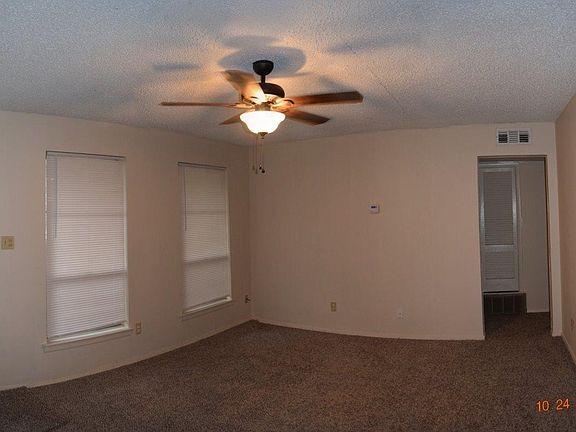 4th image of 1003 W Cornelia Ave