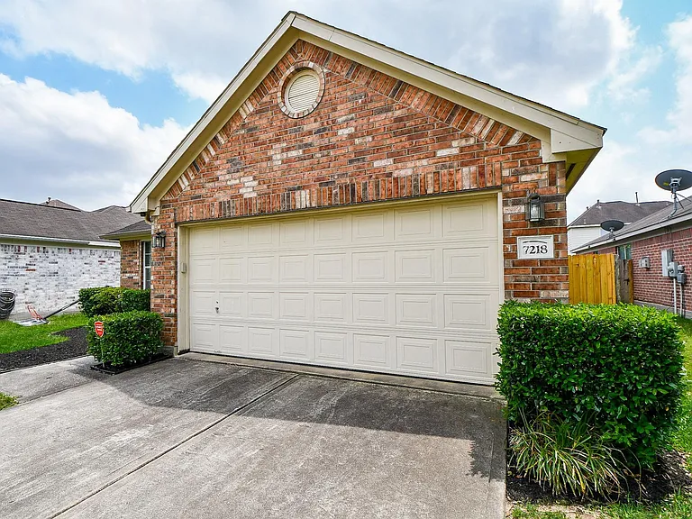 7218 Fox Hall Ln — Photo 1