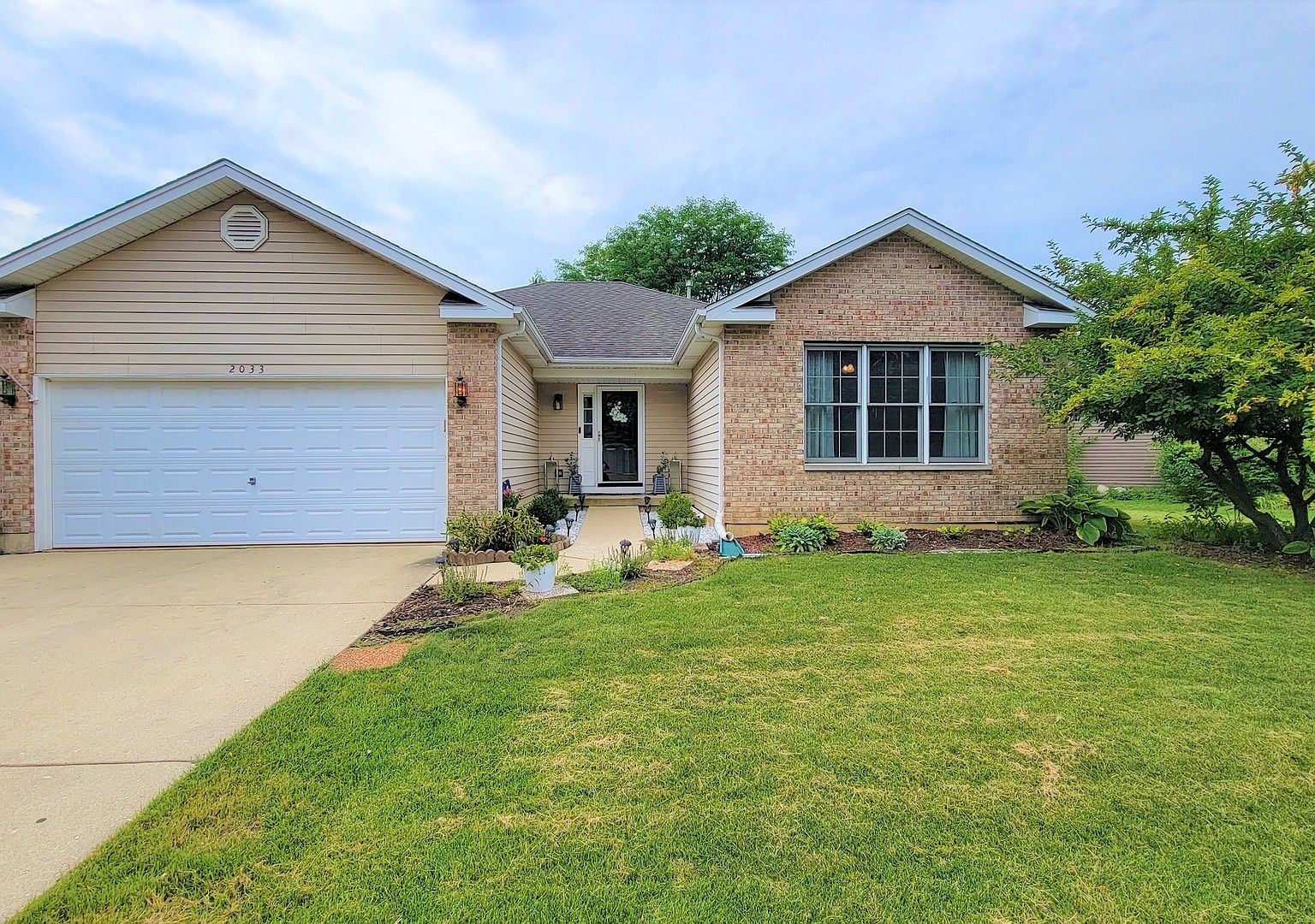 2033 Swan Ln, Elgin, IL 60123 Zillow