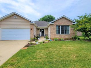 2033 Swan Ln, Elgin, IL 60123