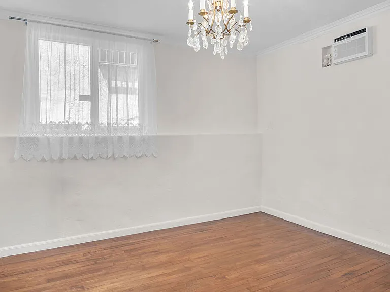 2620 Commodore St — Photo 7