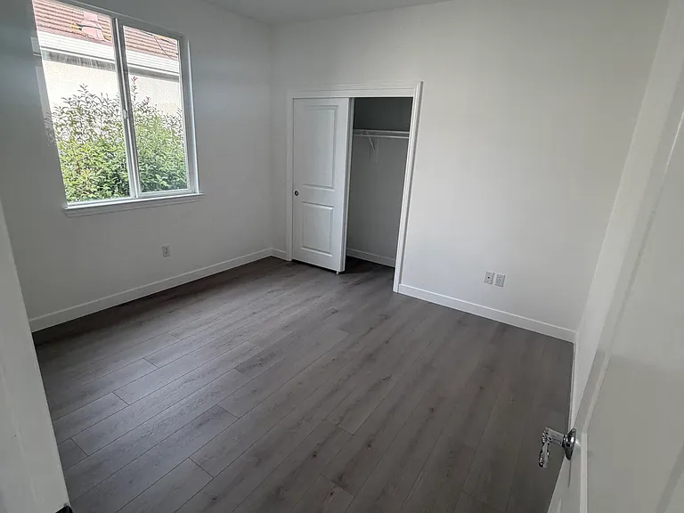 109 Cropton Ct — Photo 38