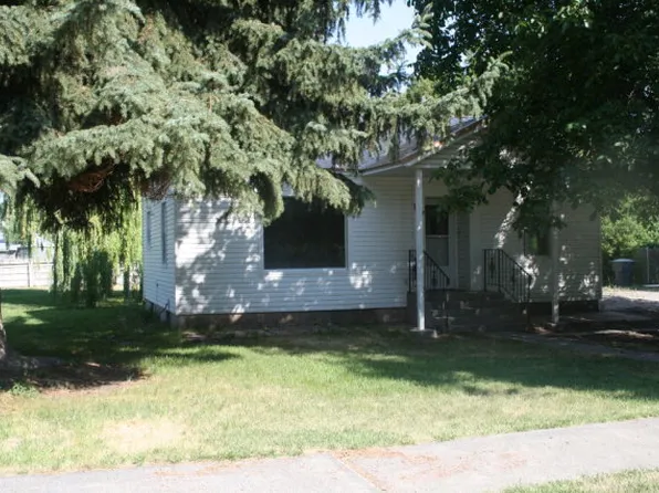 957 S Shilling Ave, Blackfoot, ID 83221