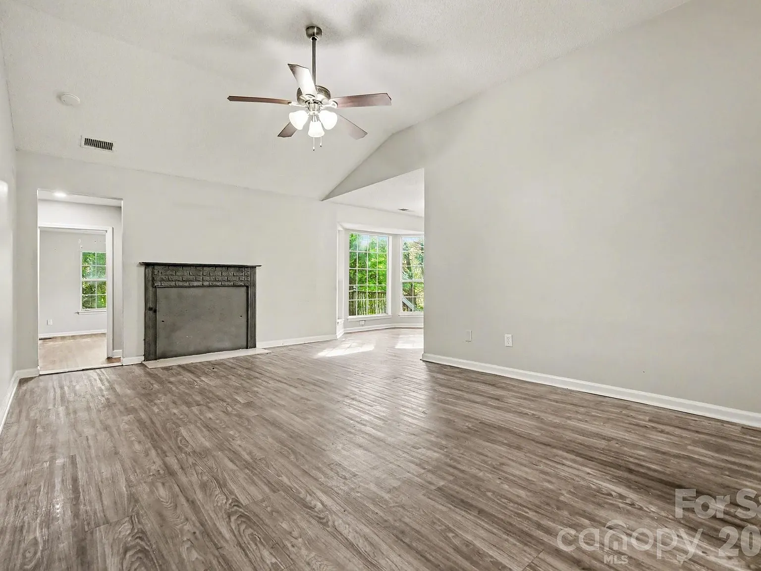 5 bed, 1848 sqft, $2,950 — Photo 3
