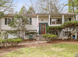 71 Oak Ave, Park Ridge, NJ 07656