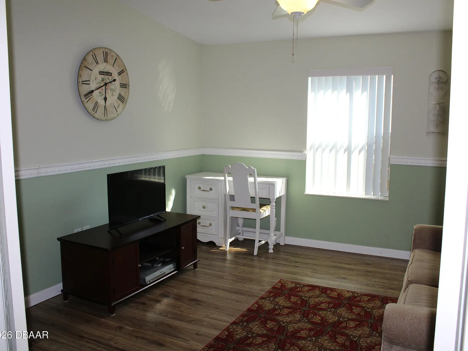 3 bed, 2.0 bath, 1625 sqft, $2,200 — Photo 2