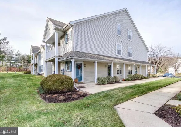 904 Oswego Ct, Mount Laurel, NJ 08054