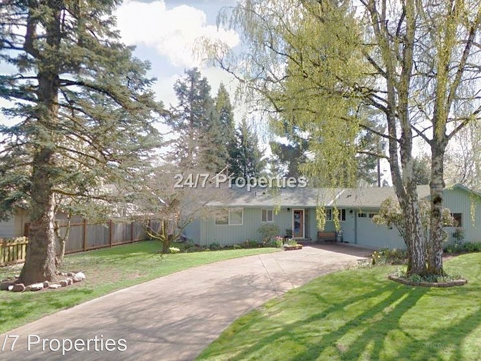 1st image of 156 NE Lincoln Ct