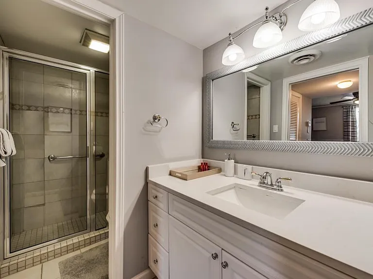 E Avenue J — Photo 12