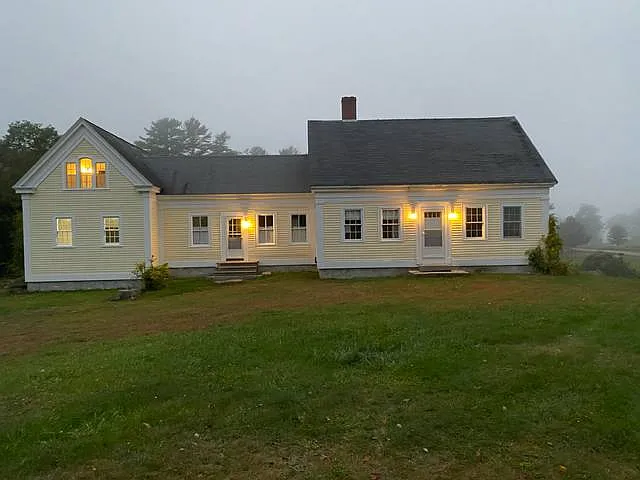 5 bed, 3000 sqft, $3,200 — Photo 2