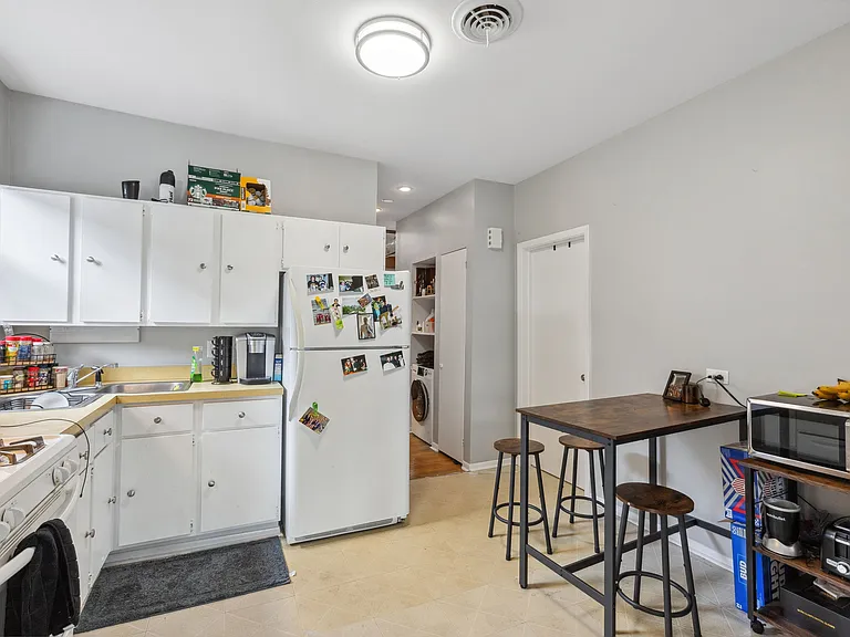 2443 N Greenview Ave #2 — Photo 7