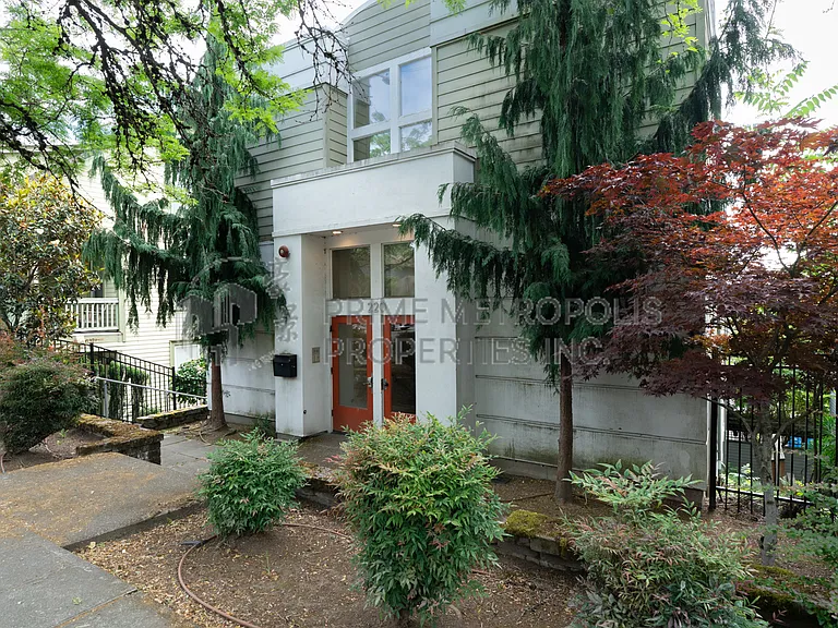 220 23rd Ave E #100 — Photo 1