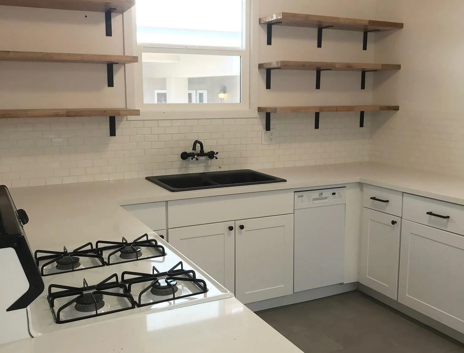 2 bed, 1090 sqft, $3,350 — Photo 2
