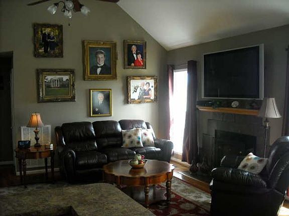 3rd image of 1090 Greystone Pl