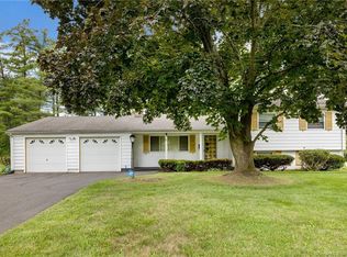 11 Carpenter Ln, Bloomfield, CT 06002