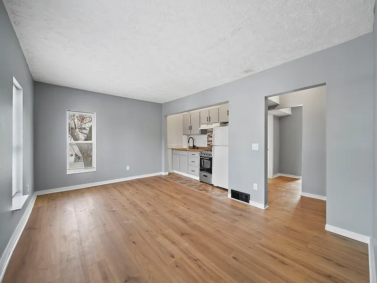 818 Eureka St #818.5 — Photo 2