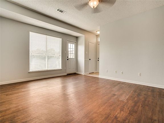 4th image of 900 Teakwood Ln