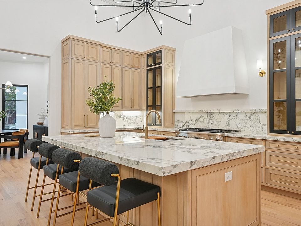 1st image of 2095 Courtland Dr