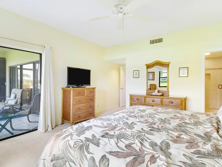 275 Beach Rd — Photo 16