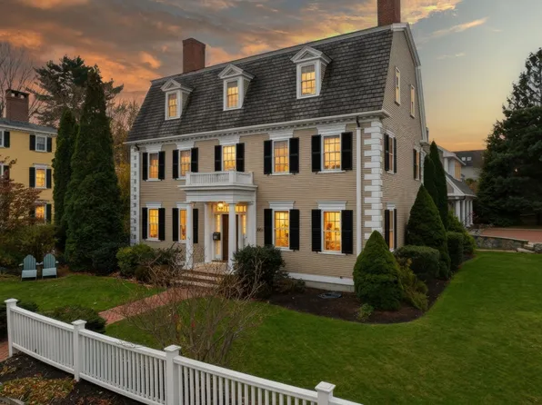 287 1/2 High St, Newburyport, MA 01950