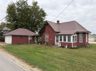208 S Garfield St, Oblong, IL 62449