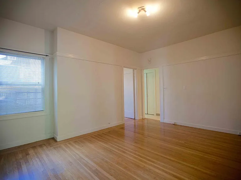 Beautiful, spacious 1-bdr with new windows, great wood floors, and lots of storage space — Photo 8