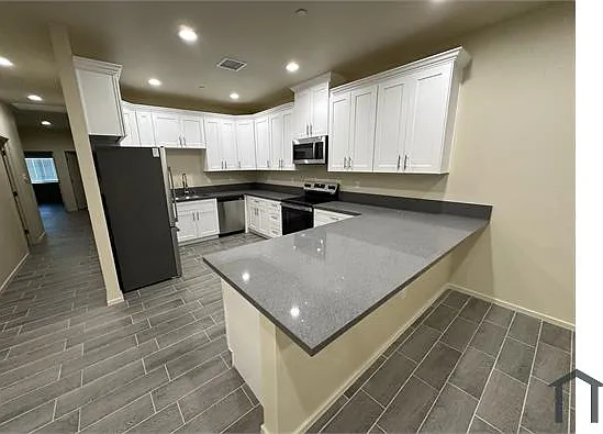 13701 El Rio Ln — Photo 6