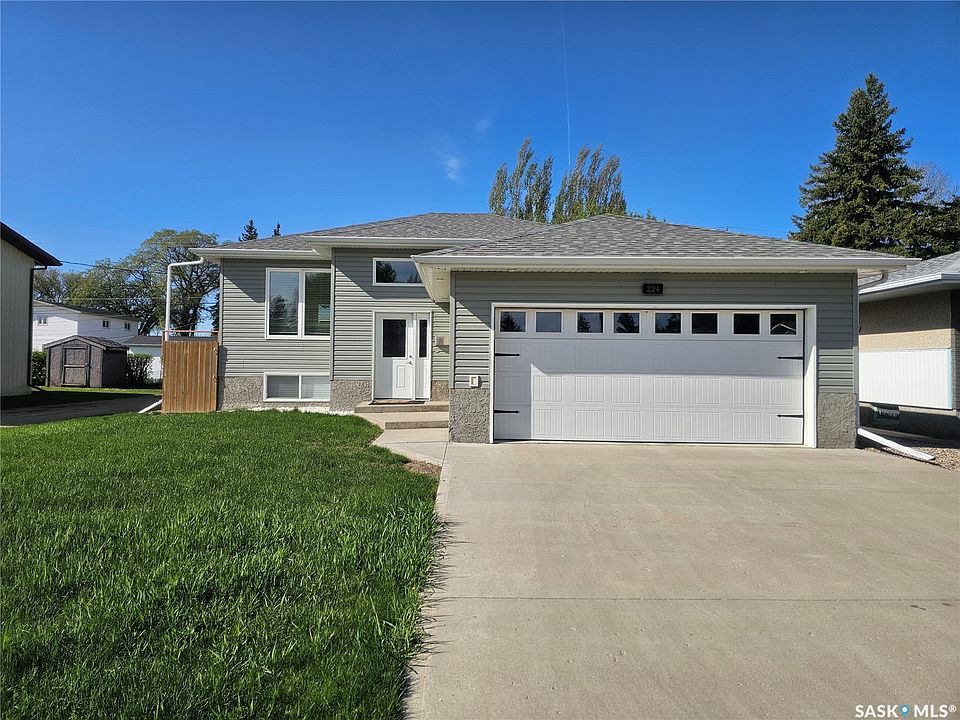 1st image of 224 3rd Avenue W