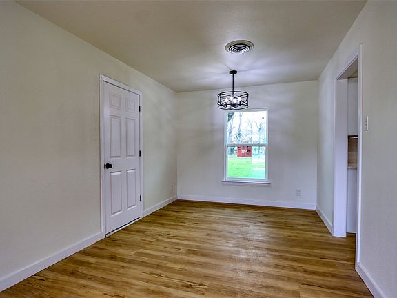 5th image of 933 Treasure Rd