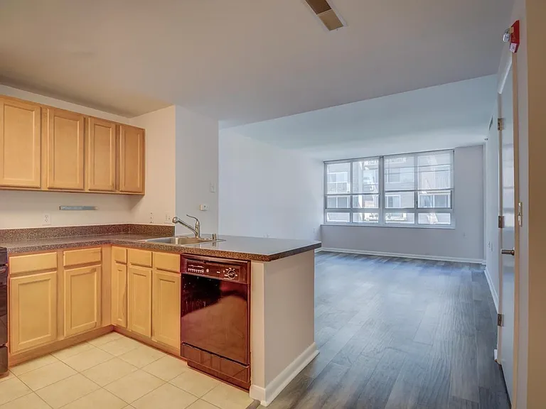 350 G St SW — Photo 13
