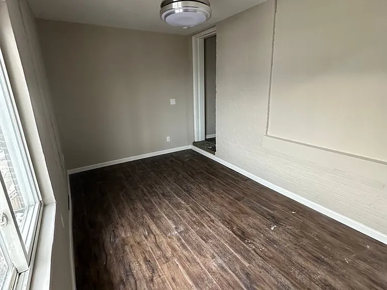 6109 W Jefferson St — Photo 9