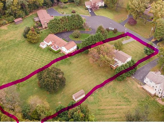 Aerial view of 1 Acre lot - Quiet Dead end street