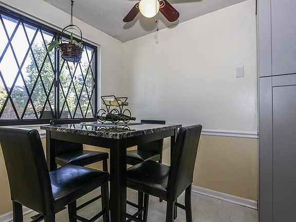 4th image of 495 Halifax Cir