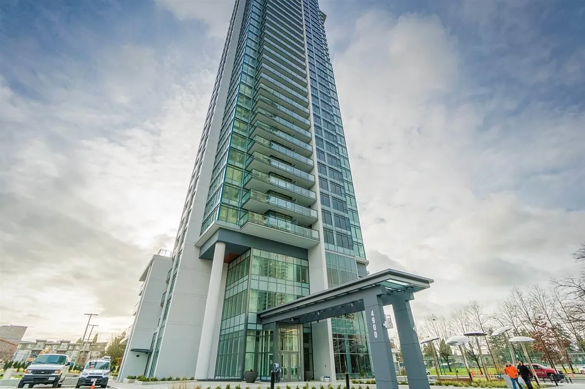 4900 Lennox Lane Burnaby — Photo 1