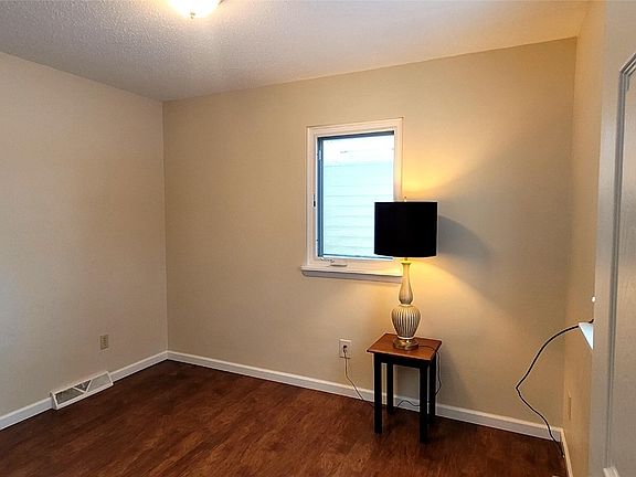 5th image of 9945 Holly Dr