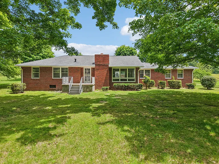 1305 Highway 48 S — Photo 4