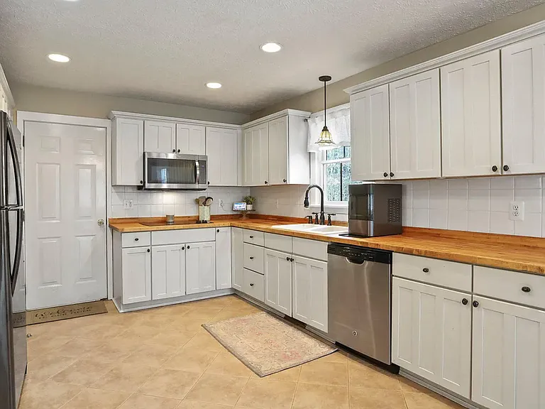 627 Lakeview Dr — Photo 13