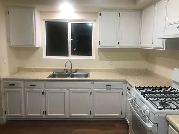 5th image of 1005 W Avenue J10