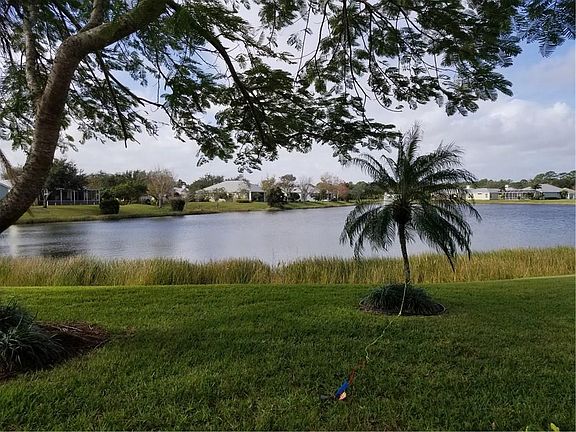 3rd image of 539 NE Canoe Park Cir